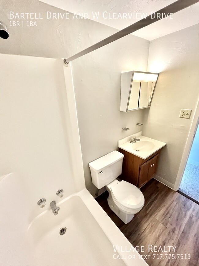 Building Photo - No Steps! Remodeled 1-Bed Convenient to I-...