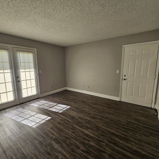 Building Photo - 1/1 Ground Floor Condo in the UCF area