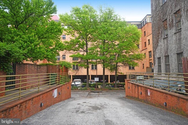 Building Photo - 123 W Barre St