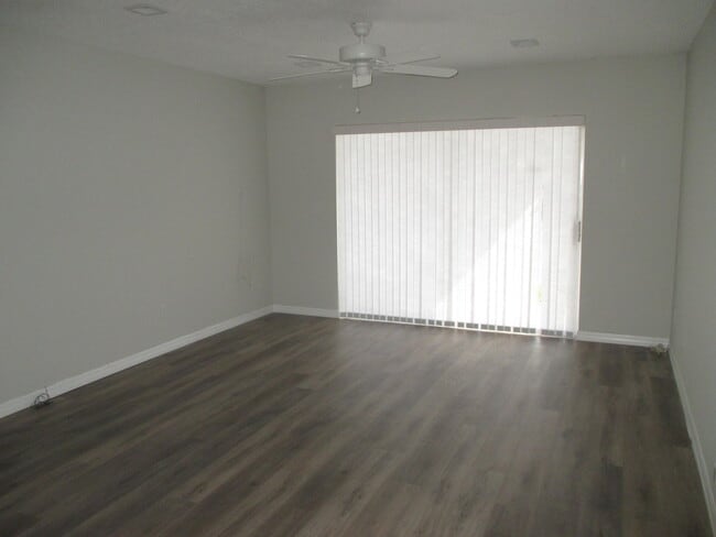 Building Photo - 106 Lake Evelyn Dr
