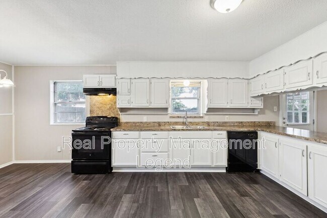 Building Photo - 7009 Corona Dr