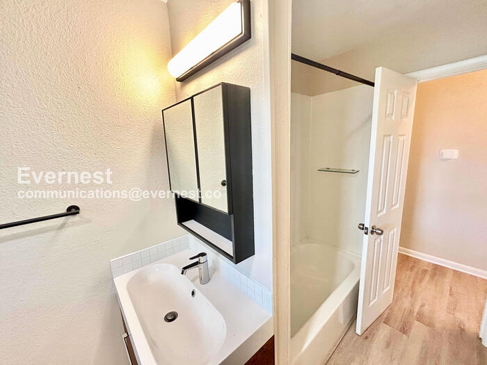 Building Photo - 5408 Waltham Ave