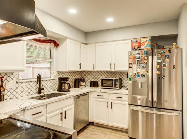 Building Photo - 9404 Beechnut St