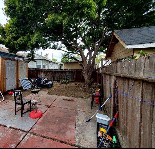 Building Photo - 2138 101st Ave