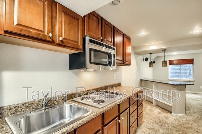 Building Photo - 13460 Vine St