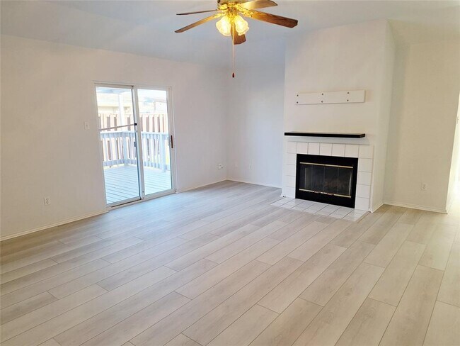 Building Photo - 804 Moon Glow Dr