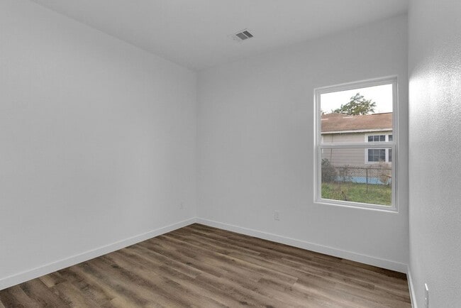 Building Photo - 106 Runnels St