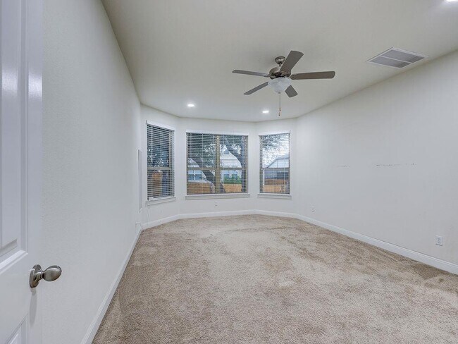 Building Photo - 4312 Privacy Hedge St