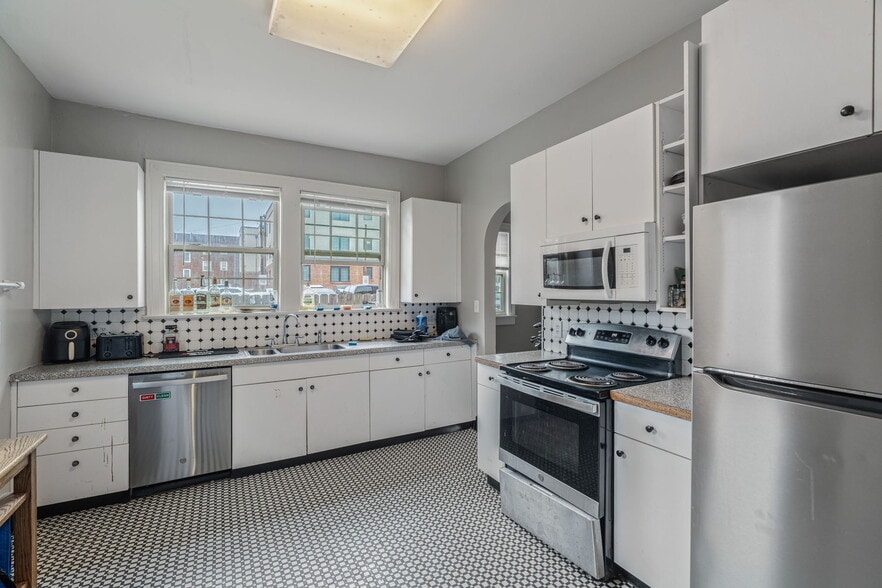 Building Photo - 1606 Laurel Ave