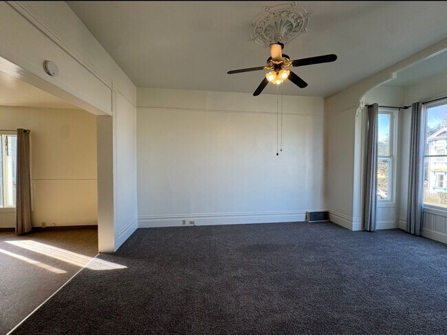 Building Photo - 250 Grant St