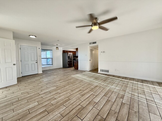 Building Photo - 10833 Cardigan Dr