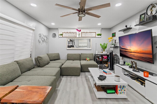 Building Photo - 22940 Oxford Pl