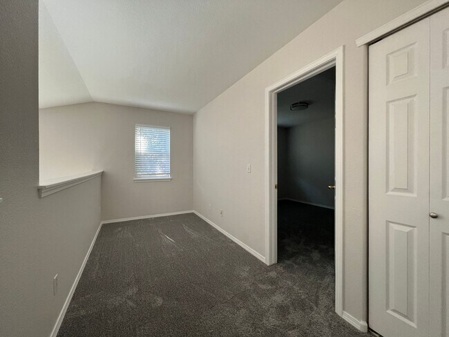 Building Photo - Spacious 4 Bedroom House in Firestone Avilable August!
