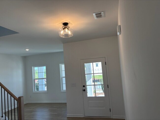 Building Photo - 5413 Hardgrove Wy