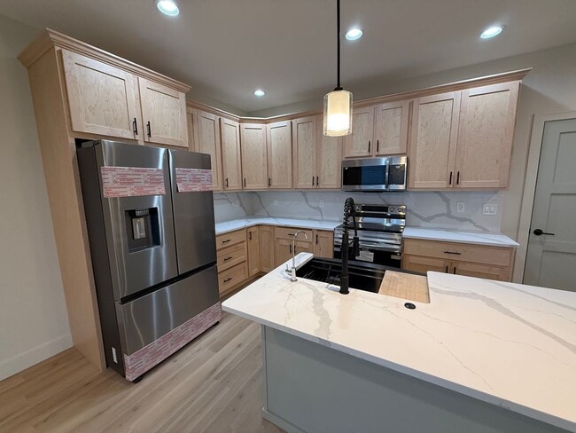 Building Photo - 6711-6715 New Town Ave.