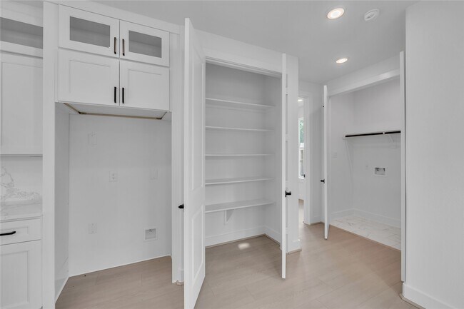 Building Photo - 4320 Avron Dr
