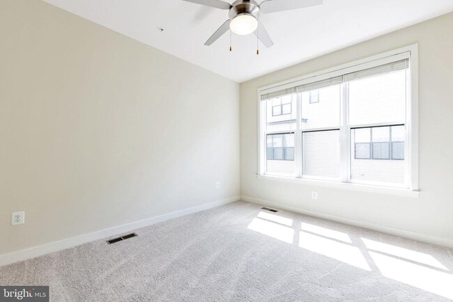 Building Photo - 16608 Crabbs Branch Way