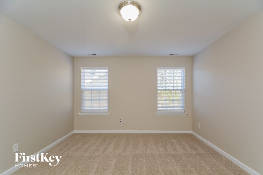 Building Photo - 6 Linkside Ct