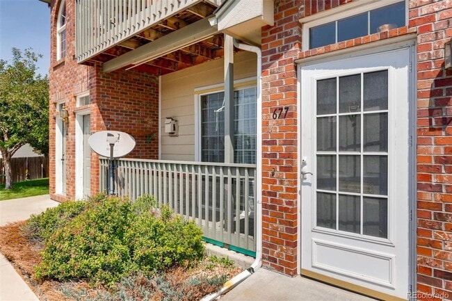 Building Photo - Charming 2 bedroom/ 2-bathroom unit in Castleview Condominium complex- Great location - 1 car gar...