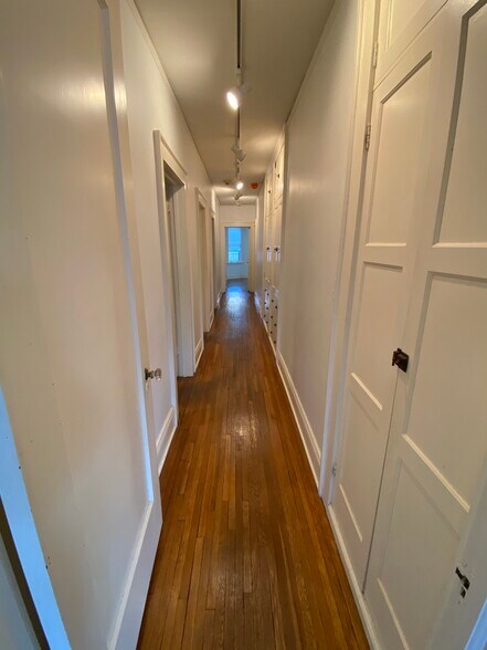 Building Photo - 589 Lincoln Ave