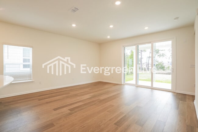 Building Photo - 3440 Americana Dr