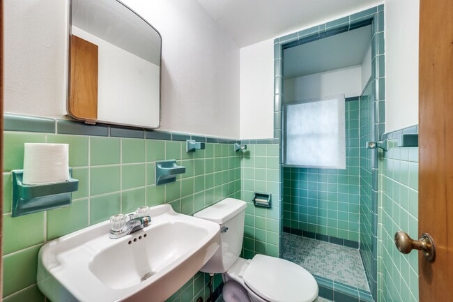 Building Photo - BEAUTIFUL MID-CENTURY HOME IN DELLVIEW