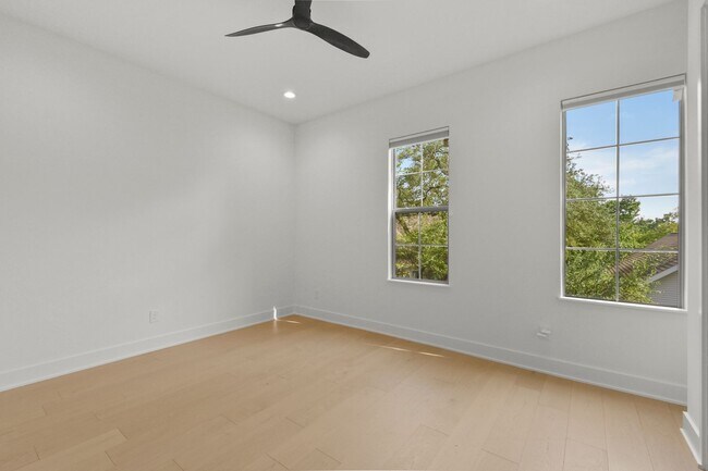 Building Photo - Exclusive Montrose Residence W/ High-End D...
