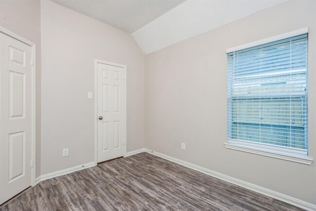 Building Photo - 31118 Baker Lake Dr