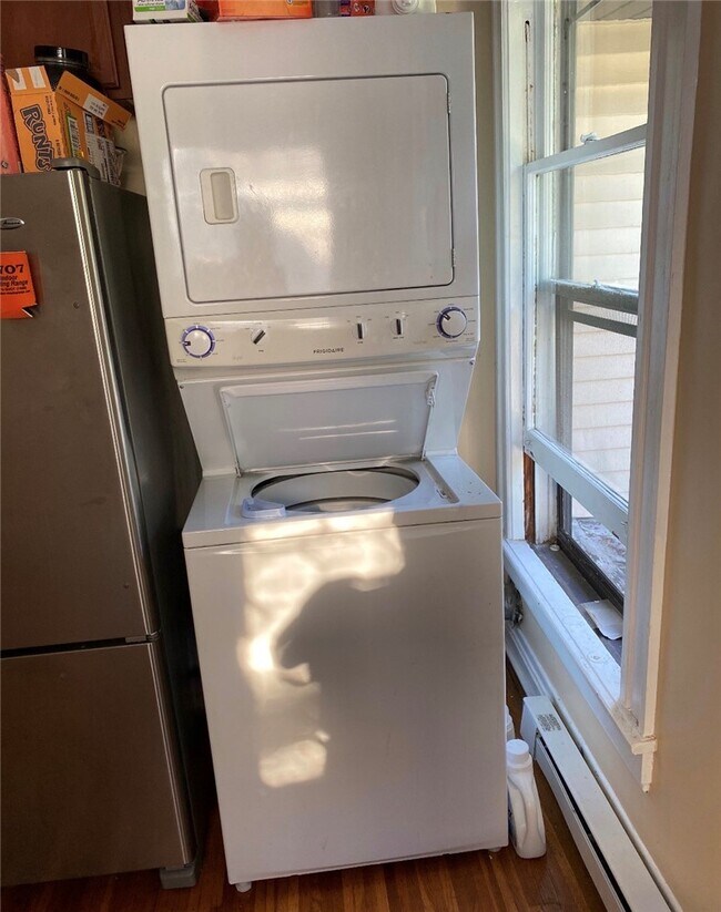 Building Photo - 21.5 Thayer St