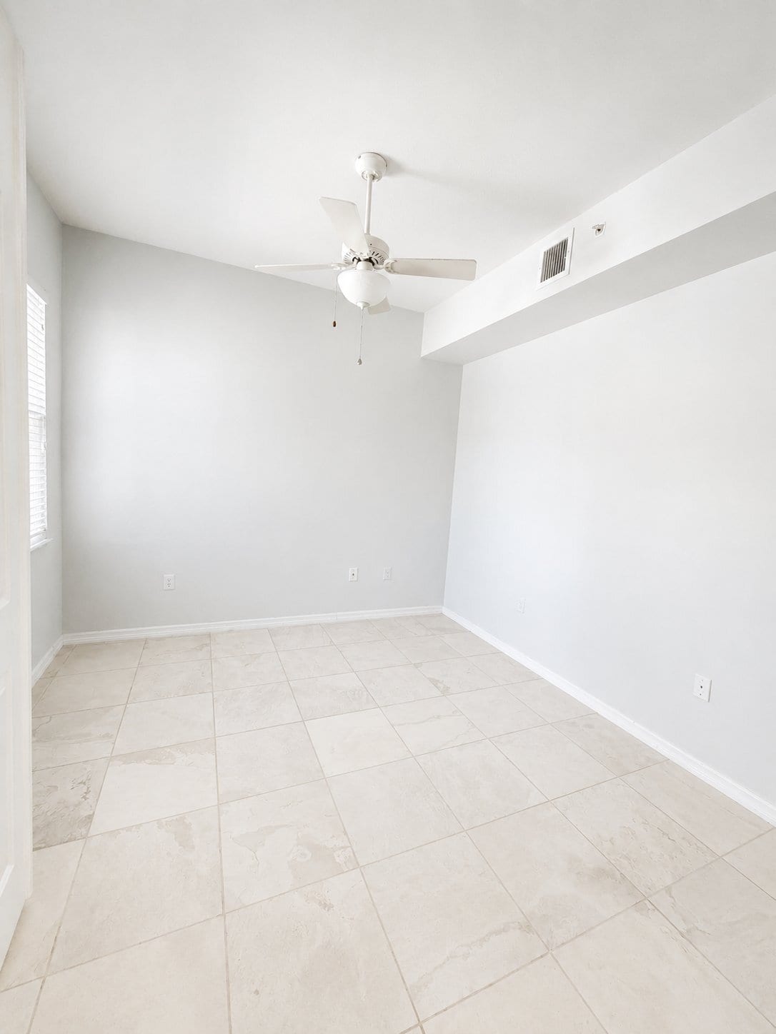 Building Photo - 1445 Mariposa Cir