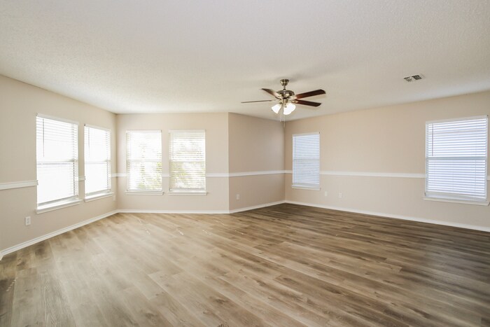 Building Photo - 324 Ellicott Dr