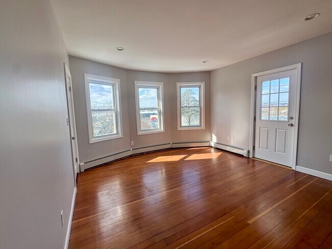 Building Photo - 67 Sycamore St