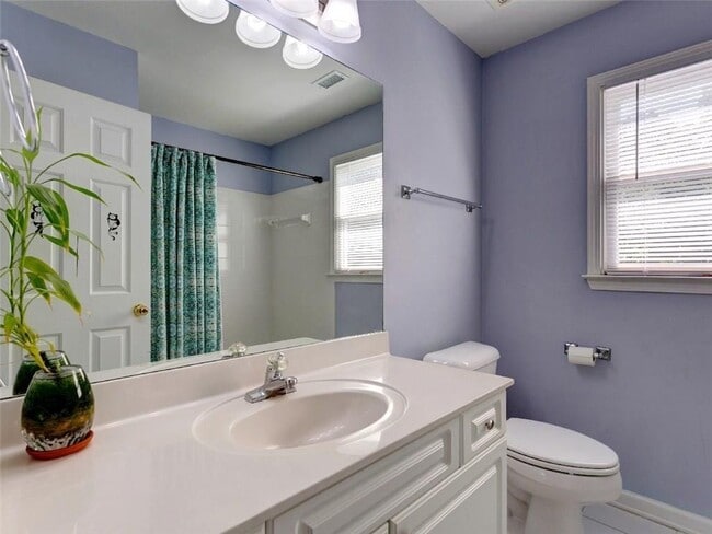 Building Photo - 3119 Swallow Dr NE