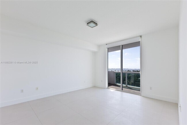 Building Photo - 7900 Harbor Island Dr
