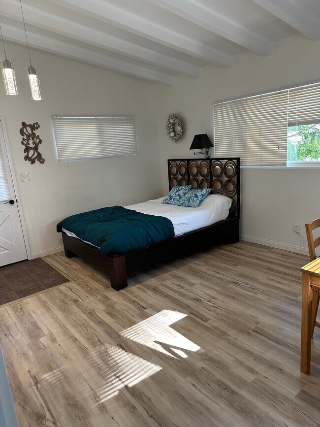 Building Photo - 4030 Haines St