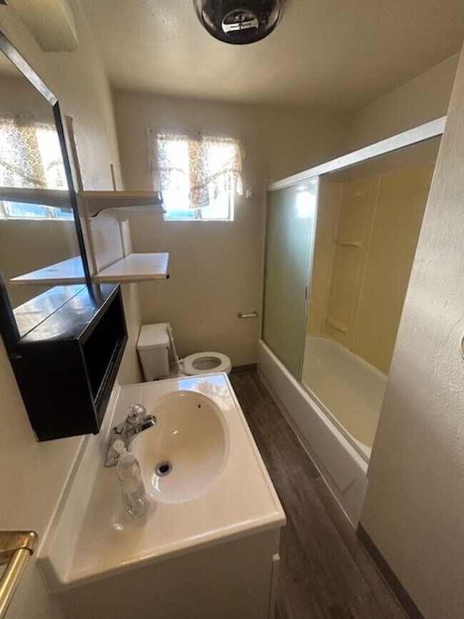 Building Photo - Border Duplex