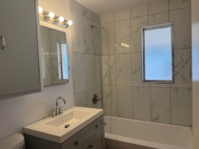 Building Photo - Charming 3-Bedroom Home Near Peaceful Retirement Area – No Age Restrictions!