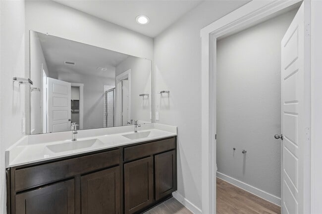 Building Photo - 2914 Gunnersbury Dr