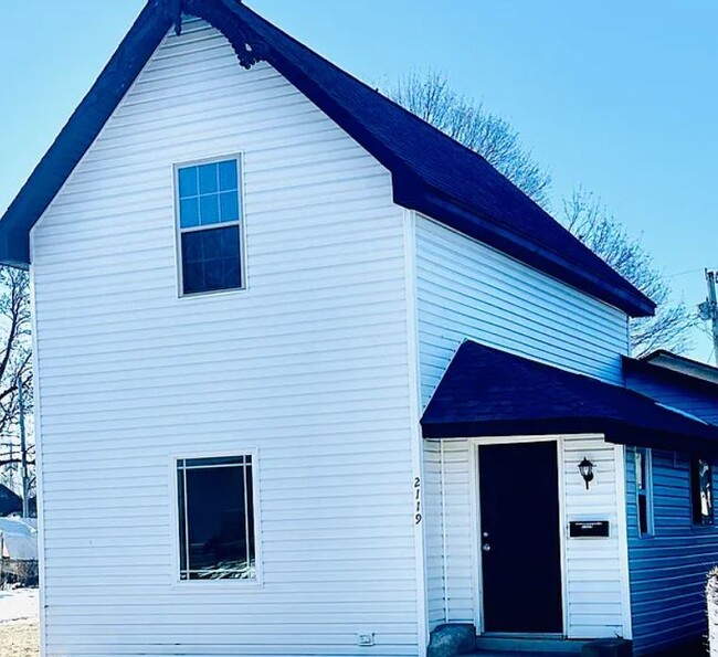 Building Photo - 2119 Noble St