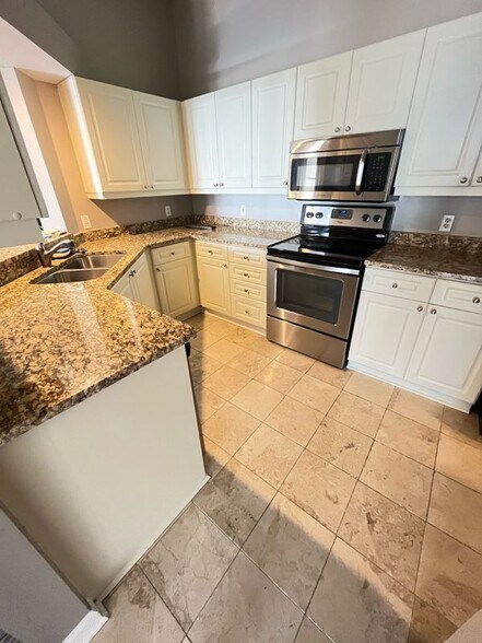 Kitchen_1 - 3334 Peachtree Rd NE