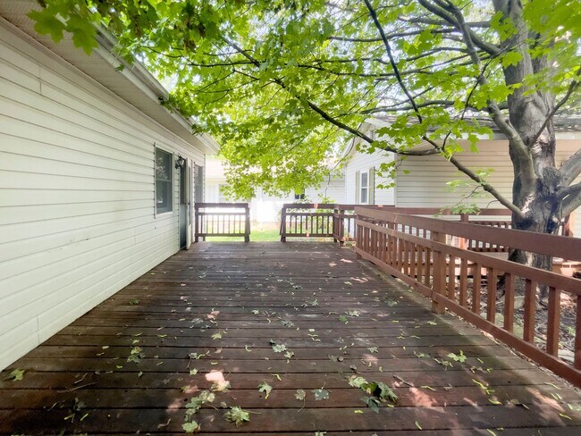 Building Photo - 3 Bedroom Home Preleasing for August 2026! Short Walk from Ball State's Campus! Updated & Spaciou...