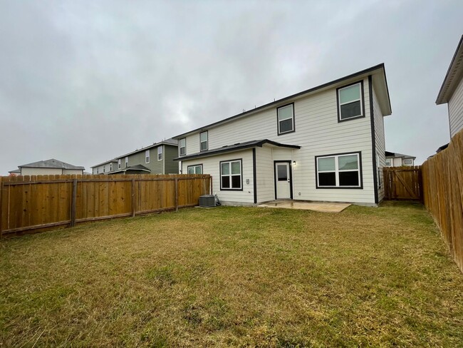 Building Photo - Town home for rent