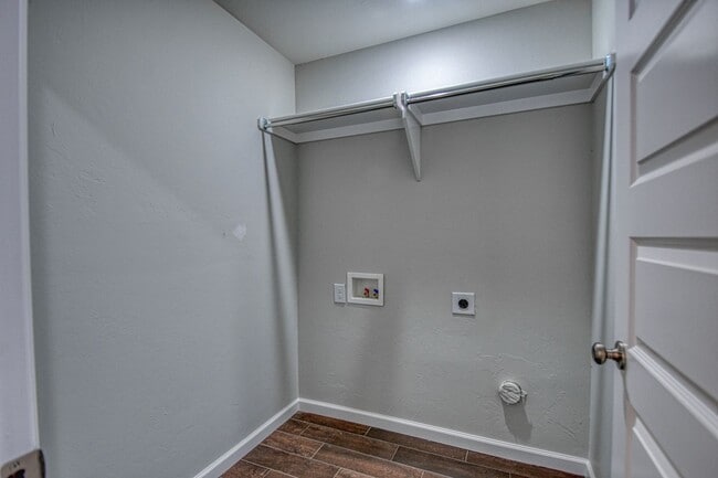 Building Photo - New Construction in Varenna Landing! Storm shelter and lawn care included!