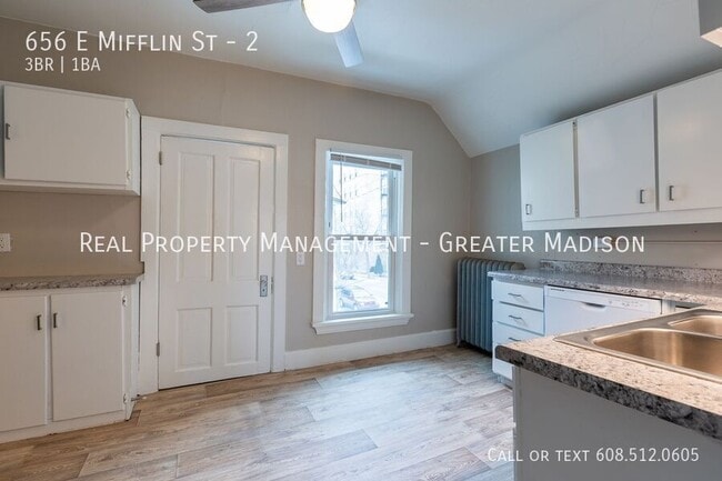 Building Photo - 656 E Mifflin St