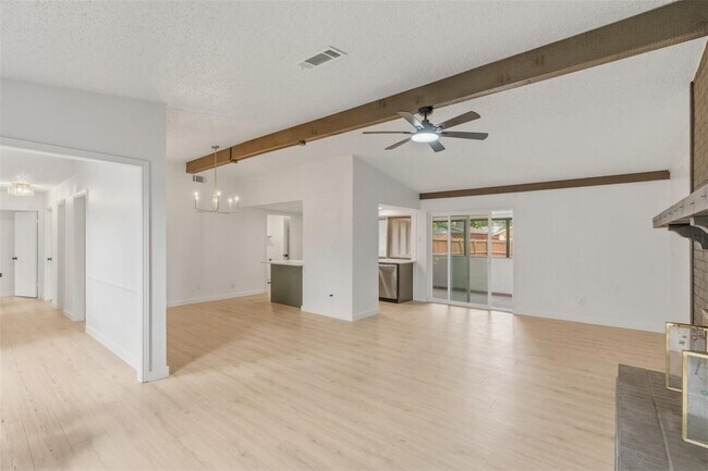 Building Photo - 1101 Delores Dr