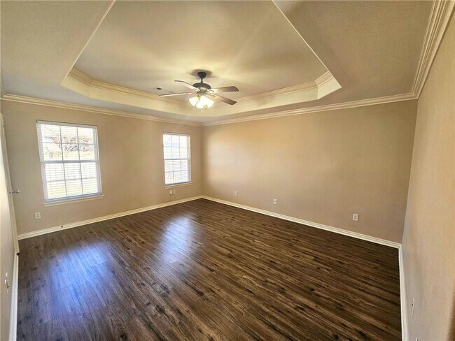 Building Photo - 3604 SW Carriageway Ave