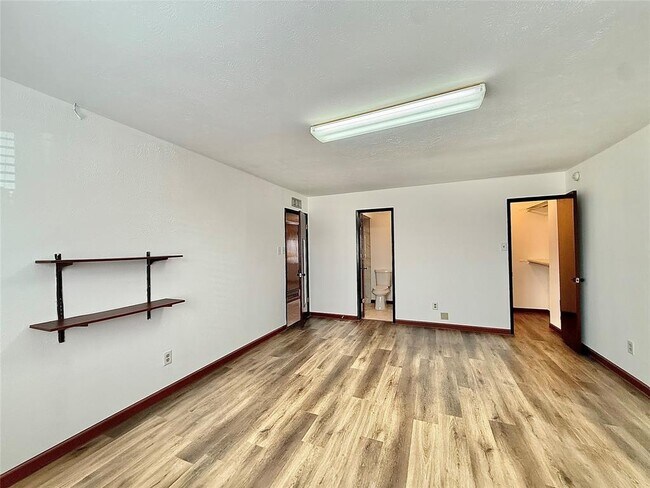 Building Photo - 7111 El Sereno Dr