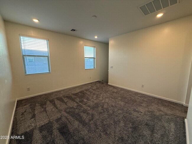 Building Photo - 14074 W Valentine St