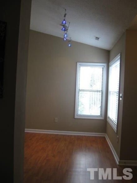 Building Photo - Room in Townhome on Sunpointe Dr