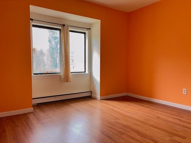 Building Photo - 12 Edelweiss Dr